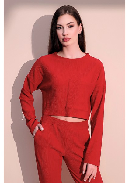 Kadın Kırmızı Uzun Kol Kendinden Dokulu Cepli Crop Sweatshirt, Salaş Kesim Bluz