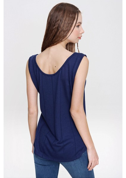 Kadın Lacivert Sıfır Kol Detaylı Regular Kesim Standart Boy Askılı Düğmeli Ince Örme Triko Bluz fırsatları