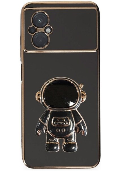 Xiaomi Poco M5 Kılıf Kamera Korumalı Astronot Desenli Standlı Silikon Siyah