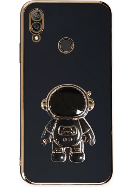 Huawei Y6S 2019 Kılıf Kamera Korumalı Astronot Desenli Standlı Silikon Siyah
