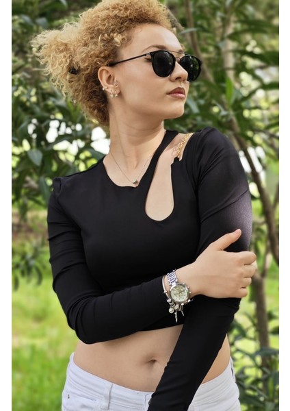 Zincir Detaylı Crop Bluz