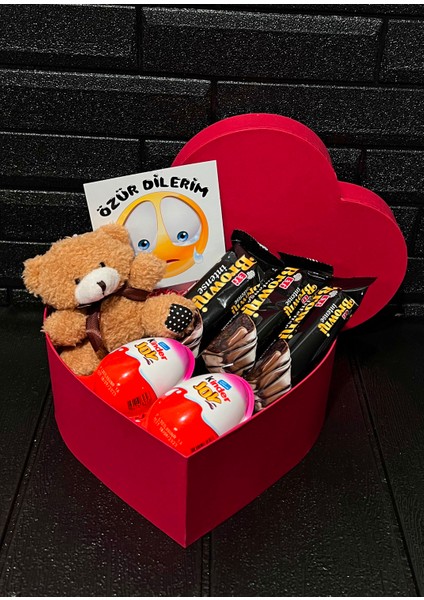 Sevgiliye Ozur Hediyesi Kahverengi Mini Ayıcık - Browni Intense ve Kinder Joy Çikolatalar