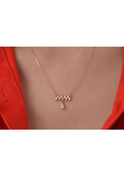 14 Ayar Rose Gold Baget ve Damla Taşlı Kolye