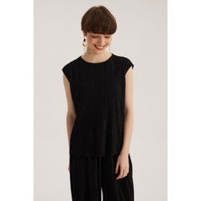 Stella Pulvis Siyah Yuvarlak Yaka Kolsuz Pliseli Bluz