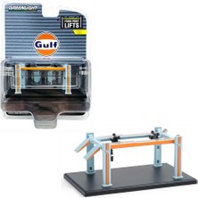 Greenlight 1:64 Auto Body Shop - Four-Post Lifts Series 1 - Gulf Oil Solid Pack 16100-B