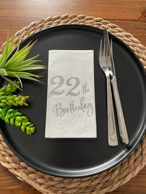 Kidspartim Gümüş Yaldızlı Beyaz Yirmi Iki Bırthday Garson Katlama Peçete 16 Lı