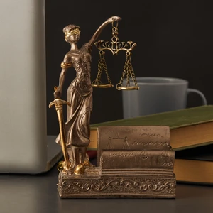 Avukat Ofisine Hediye Adalet Terazisi Heykeli 18,5 cm