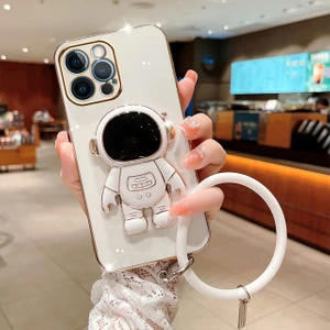Apple iphone 13 Uyumlu Kılıf Astronot Halkalı Gizli Standlı Silikon Tutuculu Katlanabilir Lazer Tpu