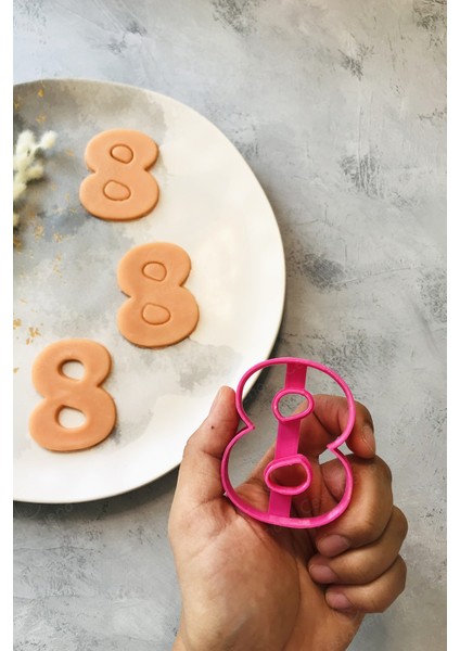 Pembe 8 Rakamı Hamur Şekillendirici / Kurabiye Kalıbı fırsatları