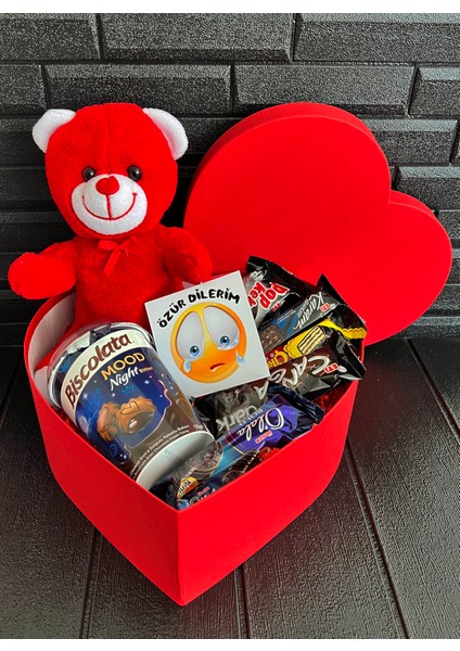 Sevgiliye Özür Hediyesi Kalp Kutuda Kırmızı Ayıcık ve Bitter Çikolatalar