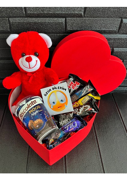 Sevgiliye Özür Hediyesi Kalp Kutuda Kırmızı Ayıcık ve Bitter Çikolatalar fiyatları