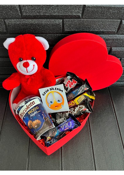 Sevgiliye Özür Hediyesi Kalp Kutuda Kırmızı Ayıcık ve Bitter Çikolatalar modelleri
