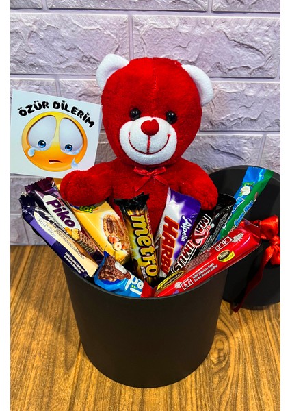 Kız Arkadaşa Özür Hediyesi Bol Atıştırmalıklı ve Kırmızı Ayıcıklı