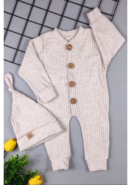 %100 Pamuk Ahşap Düğmeli Fitilli Tarz Şapkalı Bebek Tulum