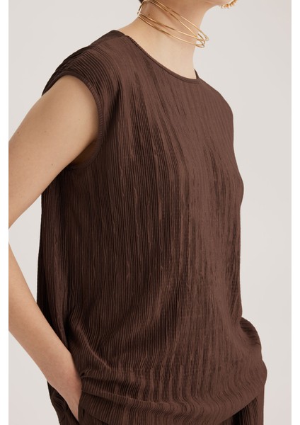 Kahverengi Yuvarlak Yaka Kolsuz Pliseli Bluz fiyatları