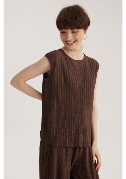 Kahverengi Yuvarlak Yaka Kolsuz Pliseli Bluz fırsatları