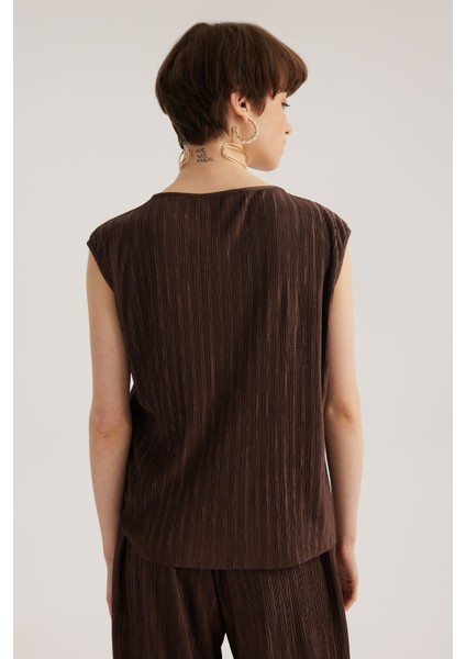 Kahverengi Yuvarlak Yaka Kolsuz Pliseli Bluz indirimleri