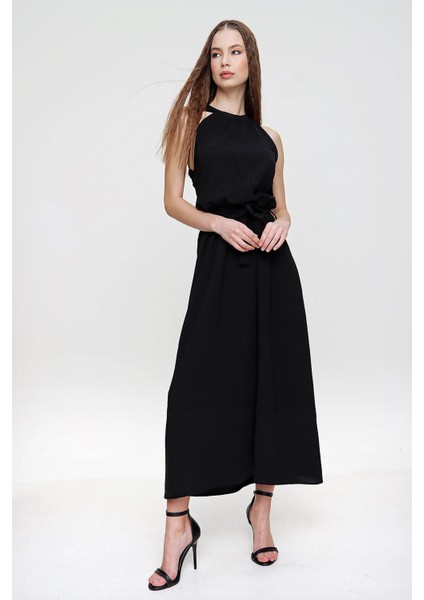 Kadın Siyah Halter Yaka Sıfır Kol Kemer Detaylı Regular Kesim Maksi Boy Uzun Rahat ve Günlük Elbise indirimleri