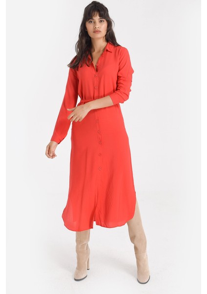 Kadın Kırmızı Kemer Detaylı Yandan Yırtmaçlı Uzun Kol Gömlek Elbise - Regular Kesim, Standart Boy modelleri