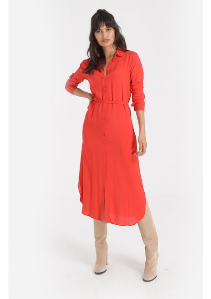 Kadın Kırmızı Kemer Detaylı Yandan Yırtmaçlı Uzun Kol Gömlek Elbise - Regular Kesim, Standart Boy fırsatları