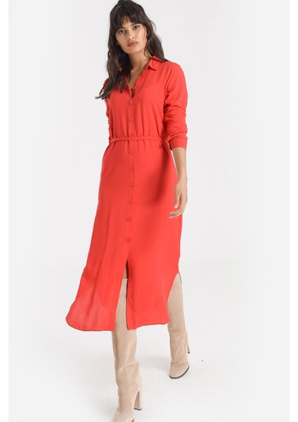 Kadın Kırmızı Kemer Detaylı Yandan Yırtmaçlı Uzun Kol Gömlek Elbise - Regular Kesim, Standart Boy indirimleri