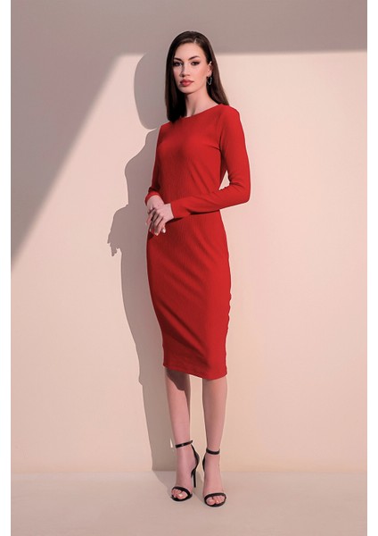Kadın Kırmızı Uzun Kol Kaliteli Kendinden Dokulu Kumaş Arkası Büzgülü Diz Altı Elbise fiyatları