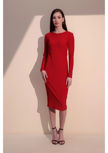 Kadın Kırmızı Uzun Kol Kaliteli Kendinden Dokulu Kumaş Arkası Büzgülü Diz Altı Elbise fırsatları