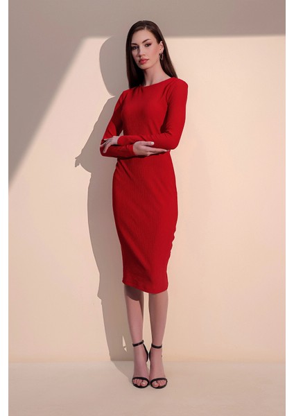 Kadın Kırmızı Uzun Kol Kaliteli Kendinden Dokulu Kumaş Arkası Büzgülü Diz Altı Elbise indirimleri