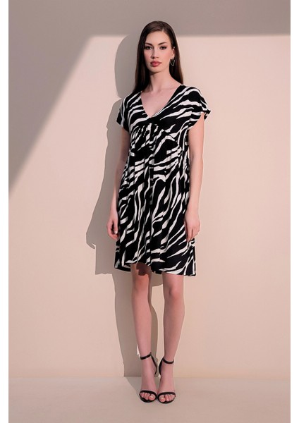 Kadın Siyah Kısa Kolgünlük Stil V Yaka Piliseli Salaş Midi Elbise fiyatları