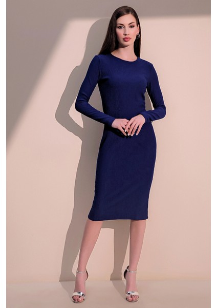 Kadın Lacivert Uzun Kol Kaliteli Kendinden Dokulu Kumaş Arkası Büzgülü Diz Altı Elbise