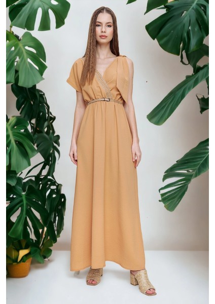 Kadın Bejsırt ve Göğüs Hasır Detaylı Omzu Tokalı Beli Büzgülü Airobin Uzun Kruvaze Elbise