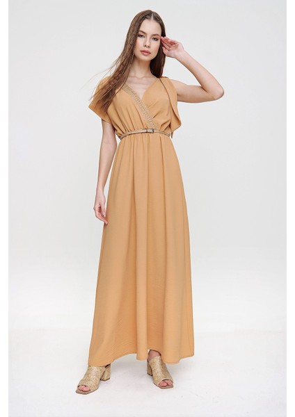 Kadın Bejsırt ve Göğüs Hasır Detaylı Omzu Tokalı Beli Büzgülü Airobin Uzun Kruvaze Elbise modelleri