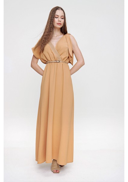 Kadın Bejsırt ve Göğüs Hasır Detaylı Omzu Tokalı Beli Büzgülü Airobin Uzun Kruvaze Elbise fırsatları