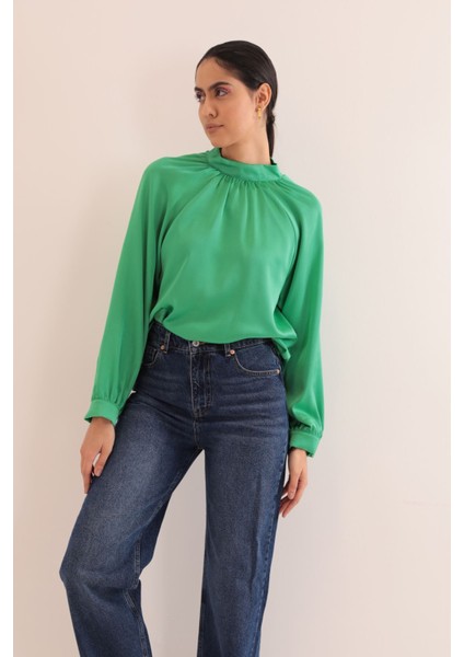 Kobe Saten Kumaş Sırt Detay Kadın Bluz-Yeşil fırsatları