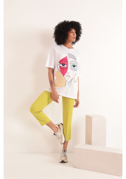 Süprem Kumaş Kız Nakışlı Oversize Kadın Tişört-Beyaz fırsatları