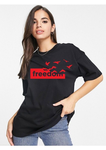Freedom Yazılı Pamuklu Oversize Tişört. Özgürlük Yazılı ve Uçan Özgür Kuşlar Temalı Unisex Tişört