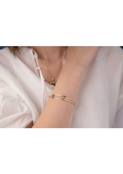 14 Ayar Altın Mat Detaylı Taşlı Kelepçe Bileklik modelleri