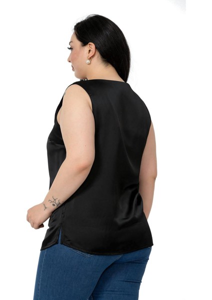 Büyük Beden V Yaka Yanı Yırtmaçlı Kolsuz Saten Siyah Bluz modelleri