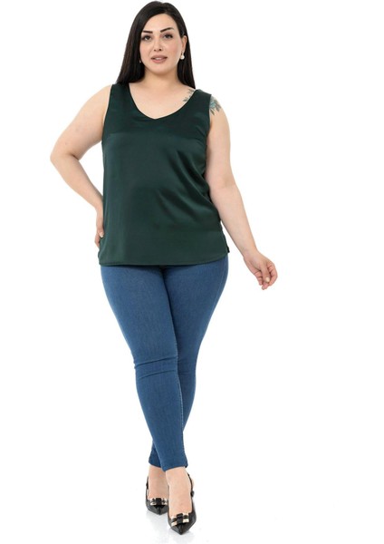 Büyük Beden V Yaka Yanı Yırtmaçlı Kolsuz Saten Zümrüt Yeşil Bluz fiyatları