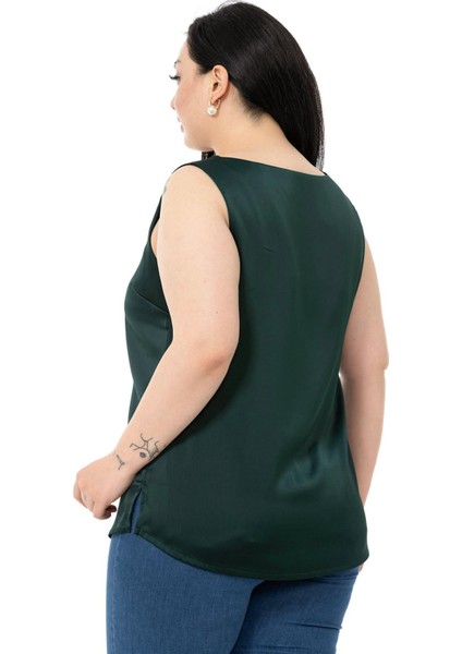 Büyük Beden V Yaka Yanı Yırtmaçlı Kolsuz Saten Zümrüt Yeşil Bluz modelleri