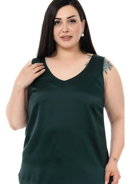 Büyük Beden V Yaka Yanı Yırtmaçlı Kolsuz Saten Zümrüt Yeşil Bluz fırsatları