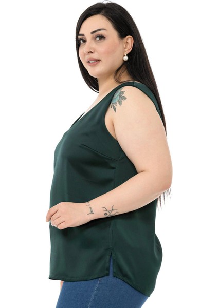 Büyük Beden V Yaka Yanı Yırtmaçlı Kolsuz Saten Zümrüt Yeşil Bluz indirimleri