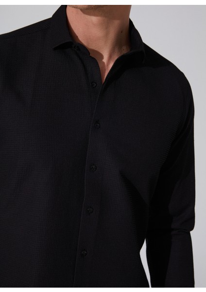 Slim Fit Klasik Yaka Armürlü Siyah Erkek Gömlek GM2024700353 indirimleri