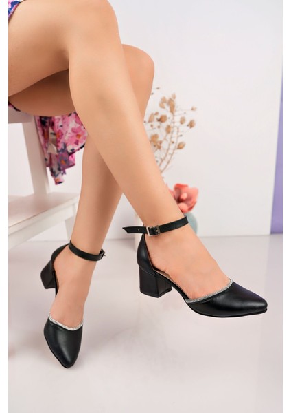 7 Punt Sivri Kalıp Siyah Cilt Taşlı Karnıyarık Ayakkabı