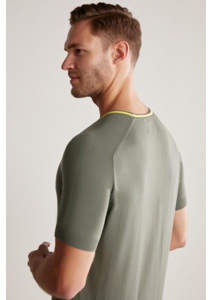 Nakış Logolu Yaka Detaylı Haki Triko T-Shirt