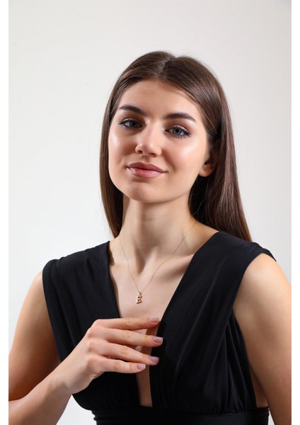 Altın Taşlı E Harfi Kolye modelleri