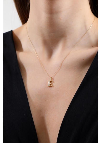 Altın Taşlı E Harfi Kolye fırsatları