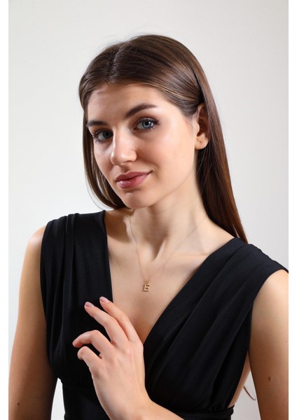 Altın Sade E Harfi Kolye