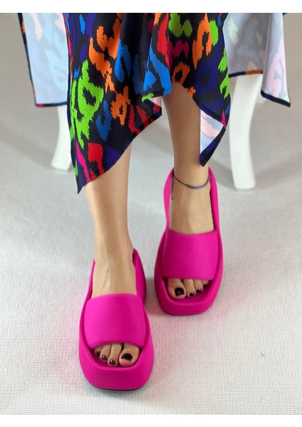 Lola Fuşya Kalın Taban Tek Bant Ortopedik Kadın Terlik fırsatları
