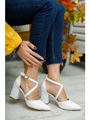 Divolya Carmen Beyaz Çapraz Bantlı Topuklu Ayakkabı